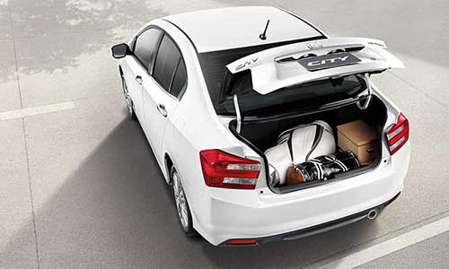 Nissan Almera, Front view