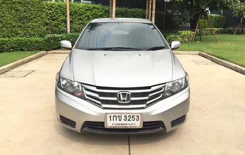 Side view of nissan Almera