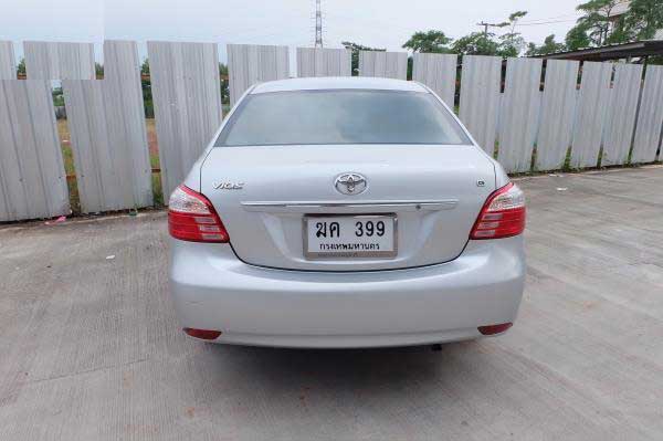 Side view of nissan Almera