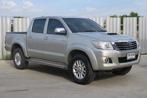 Side view of nissan Almera