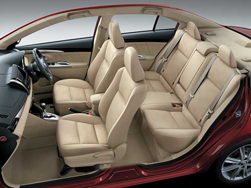 Nissan Almera, Front view